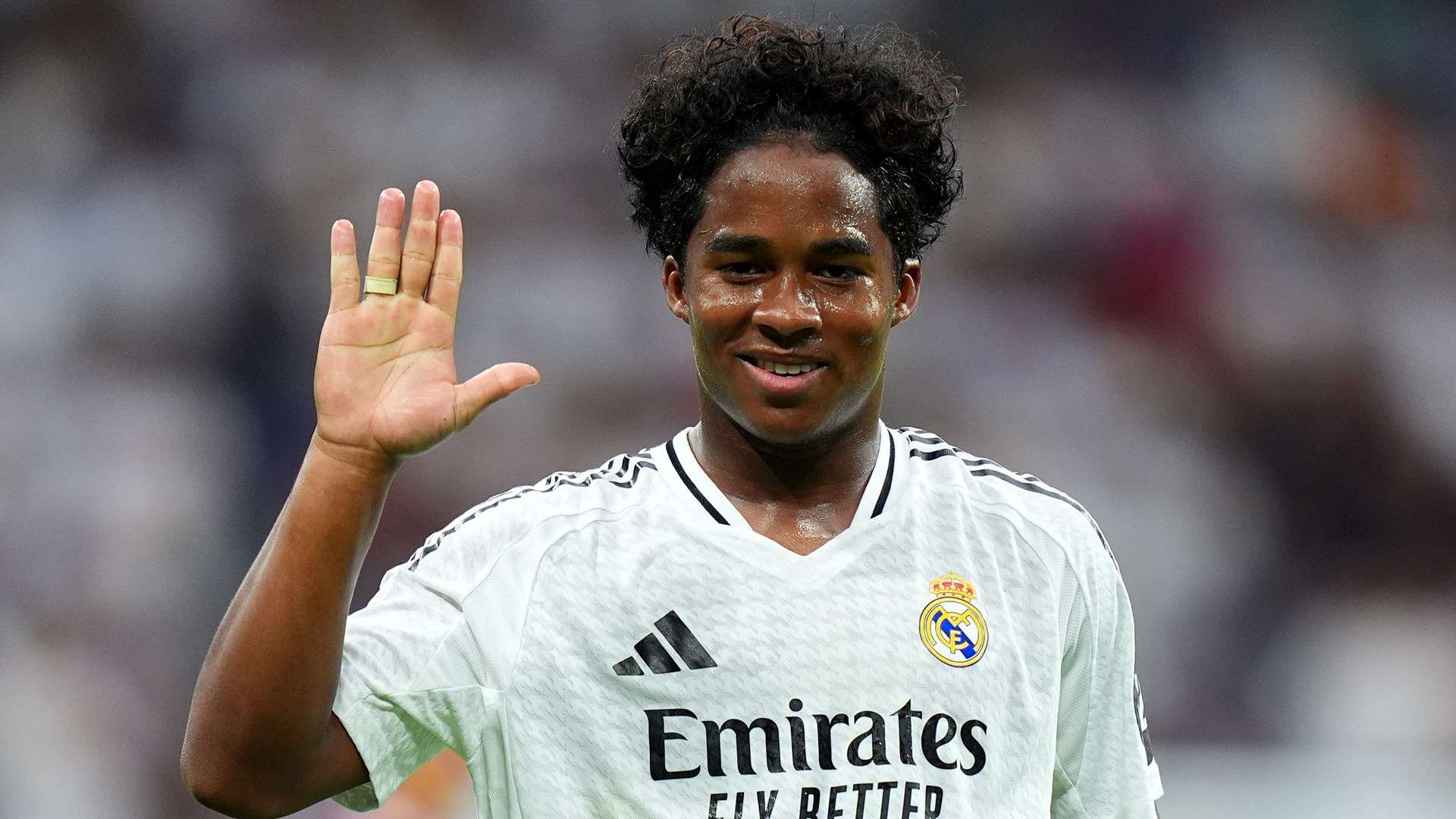 吴俊杰勇夺男子全能赛冠军，实力称霸赛场！