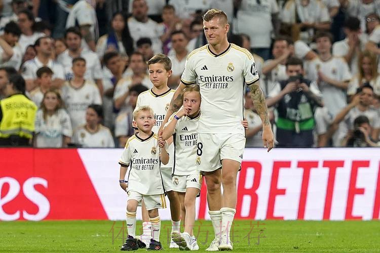 传承!克罗斯:会把8号给巴尔韦德 很荣幸由他接下